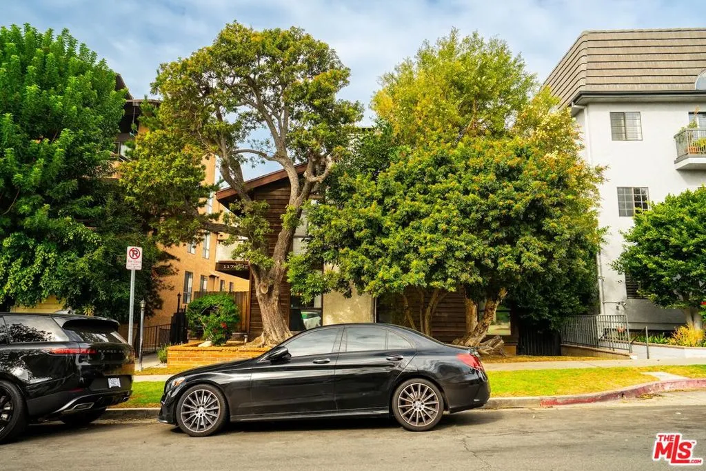 11743 Darlington Avenue 1, Los Angeles, California 90049 home-pic-7